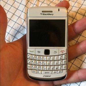 Blackberry bold 9780 unlocked.